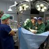 Австралийские врачи разделили девочек, сросшихся головами