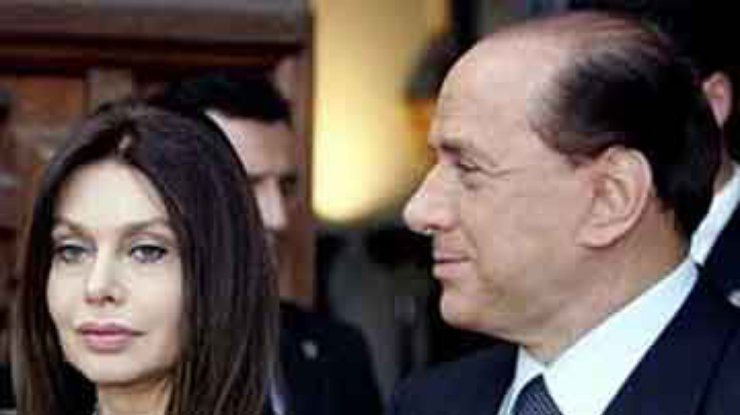 Жена Берлускони требует 65 миллионов долларов алиментов