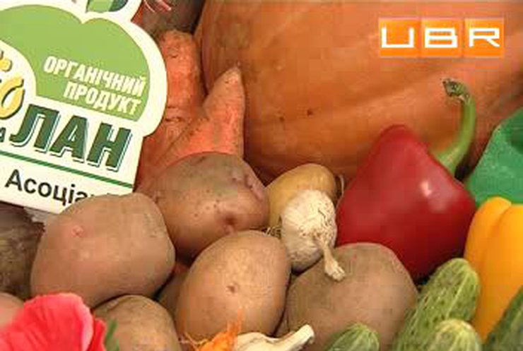 Украинцы стали чаще покупать органические продукты питания