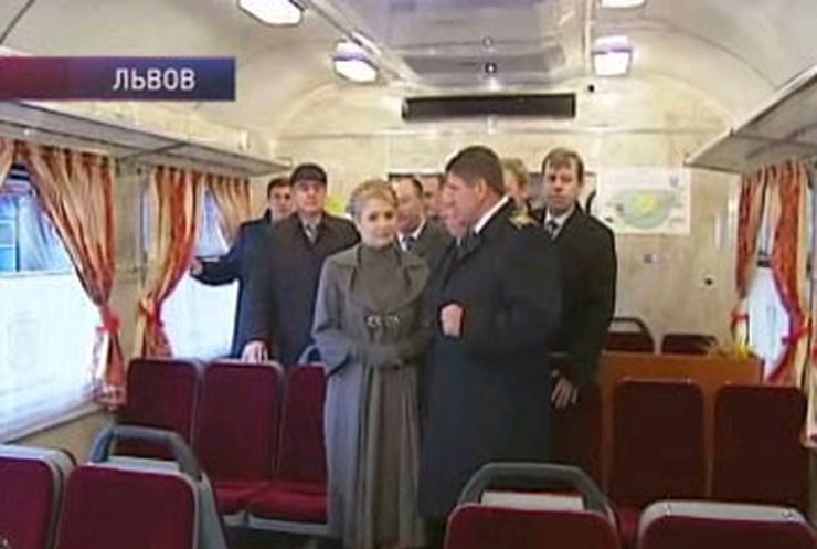 Во Львове запустили рельсовый городской автобус