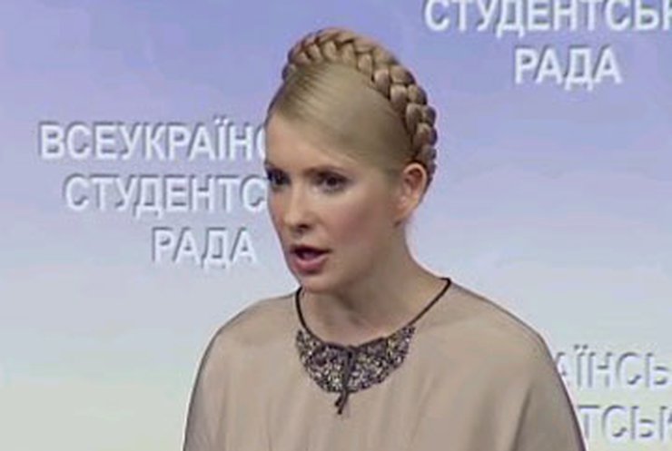 Премьер хочет задействовать в политике и студентов