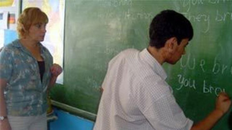 Таджикским школьникам увеличат каникулы ради экономии электричества