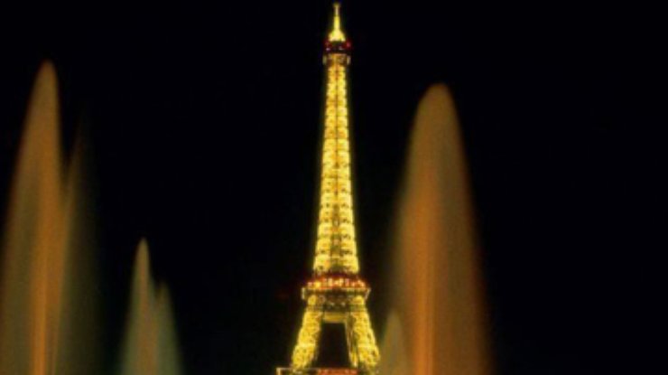 В Париже из-за снегопадов закрыли Эйфелеву башню