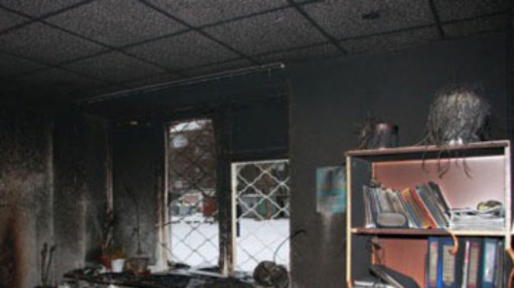 В Запорожье и Ивано-Франковске сожгли офисы Партии регионов