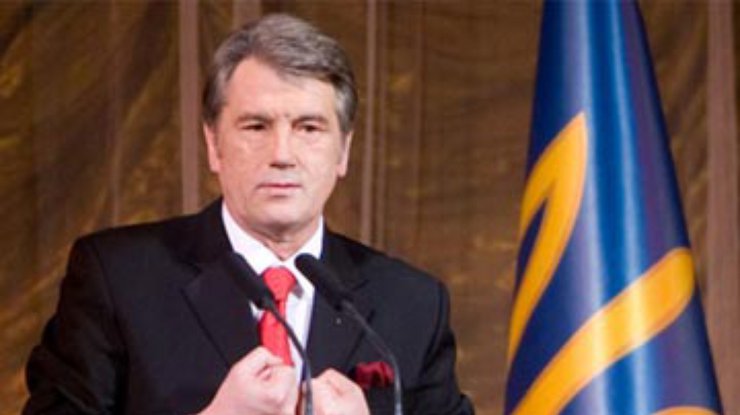 Ющенко доказывает, что переговоры с Яценюком и Гриценко ведутся