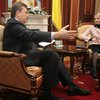 Янукович снова отказался от дебатов с Тимошенко