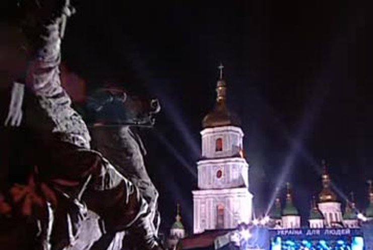 Янукович провел митинг и отправился на "Большую политику"