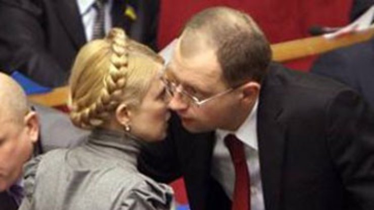 Тимошенко начала переговоры с Тигипко и Яценюком