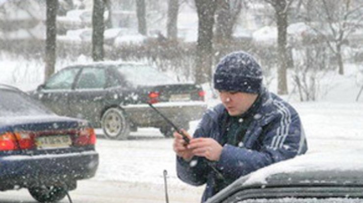 Запорожские дороги снова оказались завалены снегом