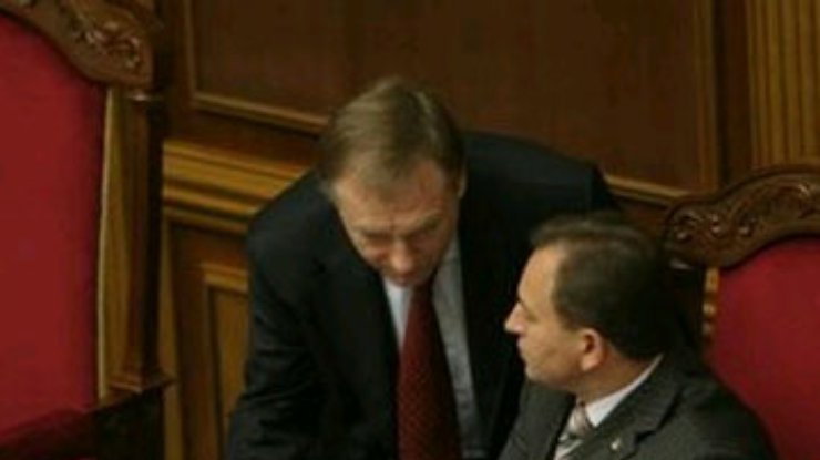 Партия регионов срочно созывает депутатов, чтобы убрать Луценко