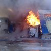 В Луганске горит картонный комбинат