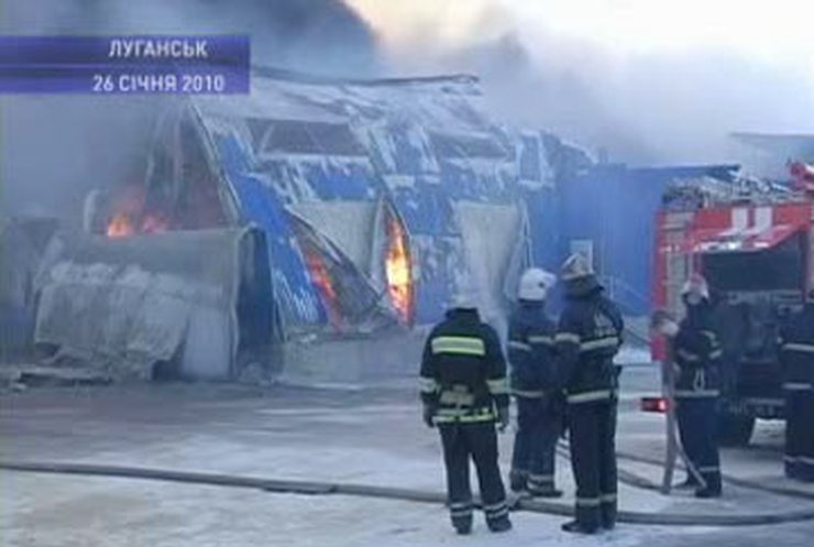 В Луганске потушили пожар на картонном комбинате: 2 погибших