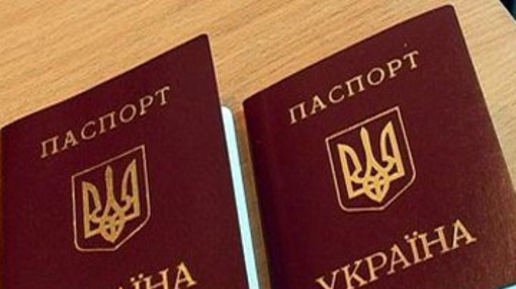 Украинцам не выдают загранпаспорта