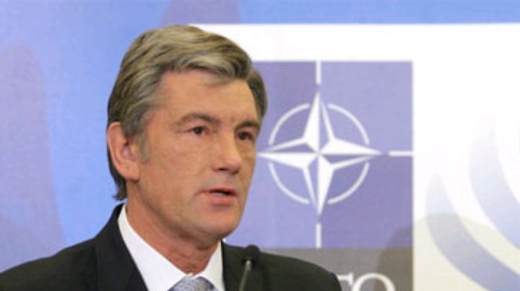 В рамках нацпрограммы по НАТО Ющенко поручил готовить вывод ЧФ РФ