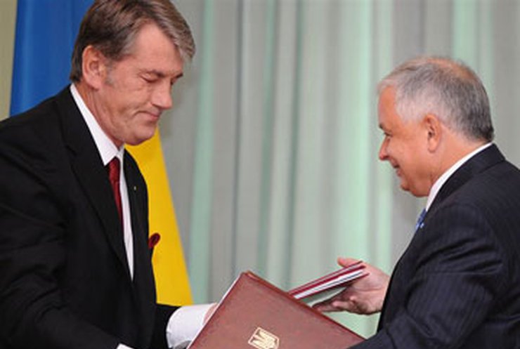 Качиньский осудил Ющенко за героизацию Бандеры