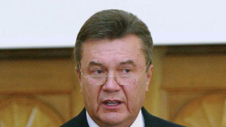 Януковича поздравили с победой президенты Франции и Германии