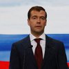 Медведев наконец поздравил Януковича с победой