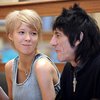 Гитарист Rolling Stones снова помирился со своей русской подругой