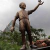 В столице Индонезии перенесли статую Барака Обамы