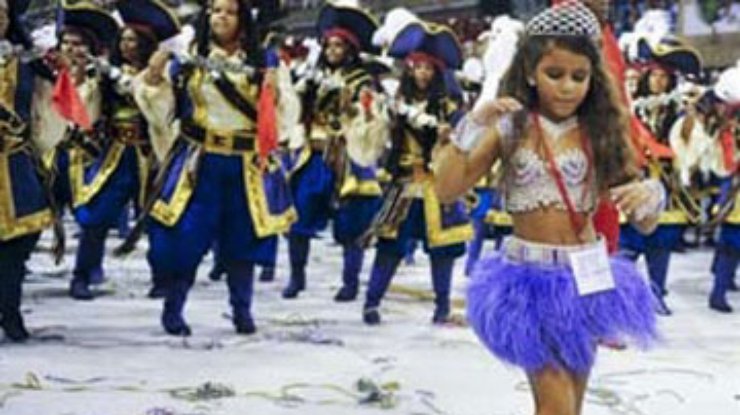 В Бразилии семилетняя королева самбы расплакалась во время карнавала