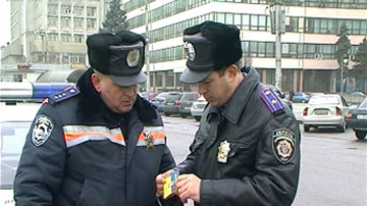 Запорожская ГАИ изъяла сотню "мажорных визиток"