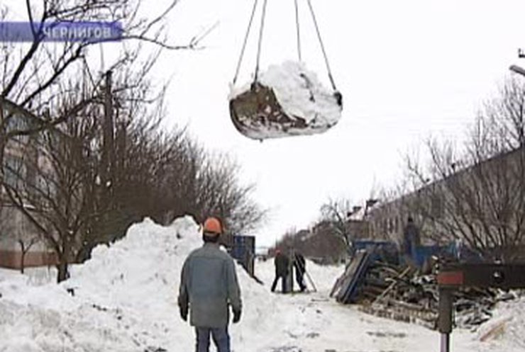 В Чернигове из-за снега провалилась крыша дома
