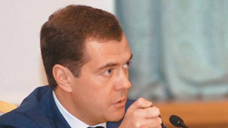 В Омске перед визитом Медведева убрали афишу спектакля о гноме