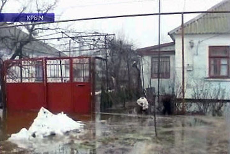 Украину застигла непогода: 3 тысячи домов подтоплены, 150 сел без света