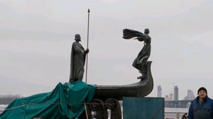 У Черновецкого пообещали отремонтировать памятник основателям Киева