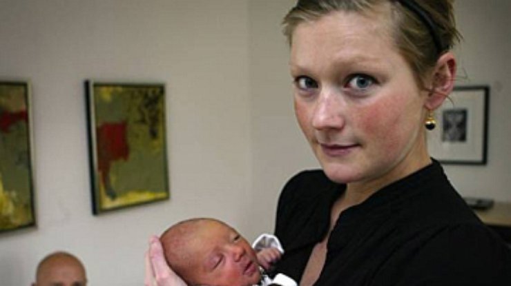 После пересадки яичника женщине удалось родить двоих детей