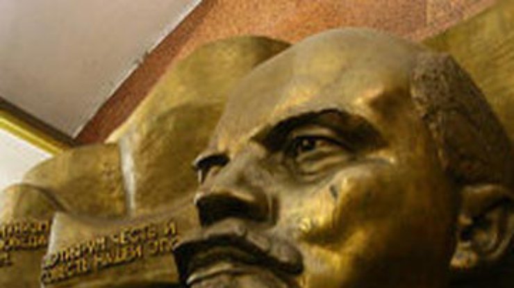 В киевском метро закончена реставрация горельефа Ленина