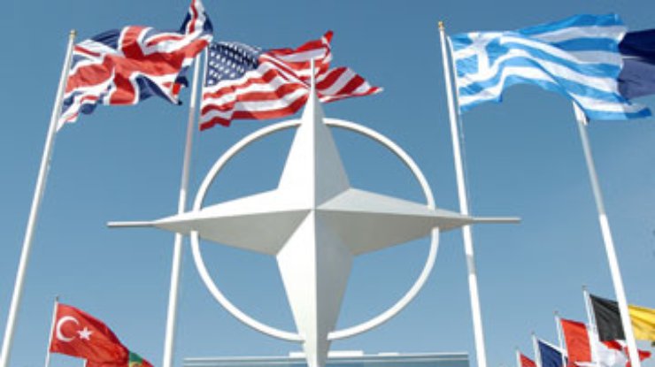 НАТО просит Януковича не ослаблять сотрудничество