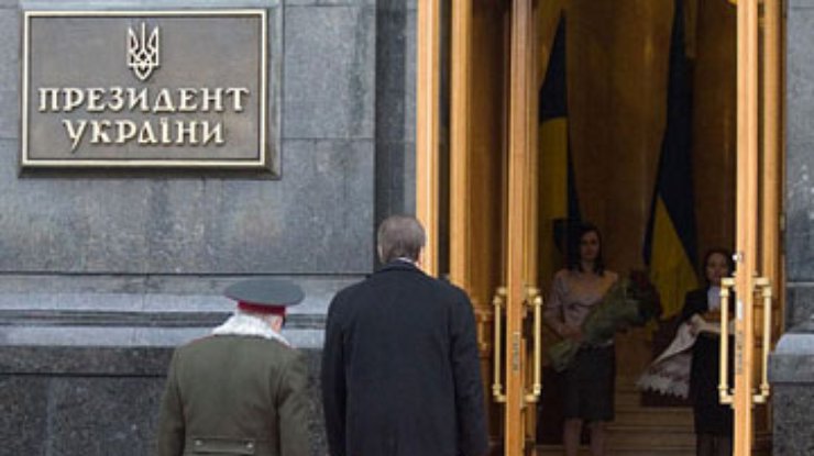 Янукович поручил Генпрокуратуре заняться Тимошенко