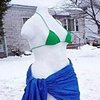 Жительницу США заставили "одеть" снежную скульптуру