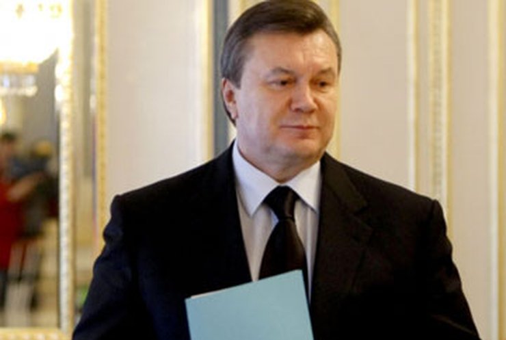 Янукович подписал изменения в закон о создании коалиции