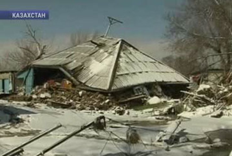 В Казахстане прорвало две крупных дамбы