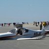 Сбитый самолетом на пляже американец был в наушниках