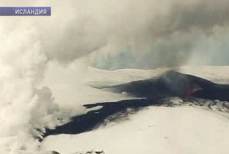 На юге Исландии извергается вулкан