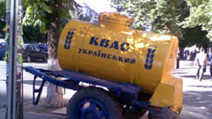 В Киеве запретили продажу кваса из бочек