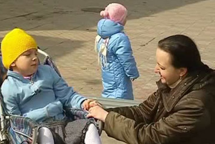В Луганске закрывают центры для детей-инвалидов