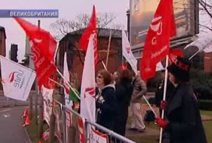 Британские бортпроводники снова бастуют