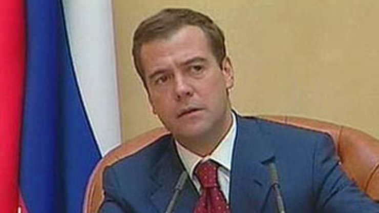 Медведев обещает "продолжать линию на подавление террора"