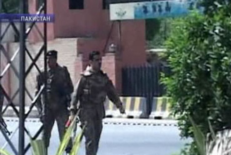 На консульство США в Пакистане напали талибы