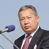 Президент Кыргызстана покинул страну, оппозиция отзывает людей с улиц