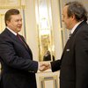 Янукович пообещал Платини ускорить подготовку к Евро-2012