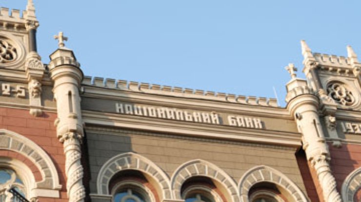 НБУ начал экспериментировать с курсом доллара