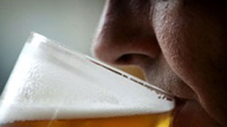 Сотрудникам завода Carlsberg запретили пить пиво за работой