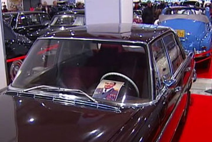 В столице прошла выставка ретро-автомобилей класса "люкс"