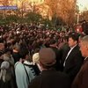 В Бишкеке хаос: Крупнейший рынок громят, на окраинах дерутся за землю