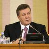 Ъ: Виктор Янукович разрубает морской узел